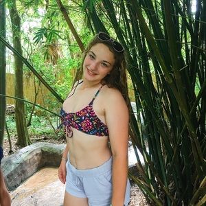 Meet your Posher, Camille